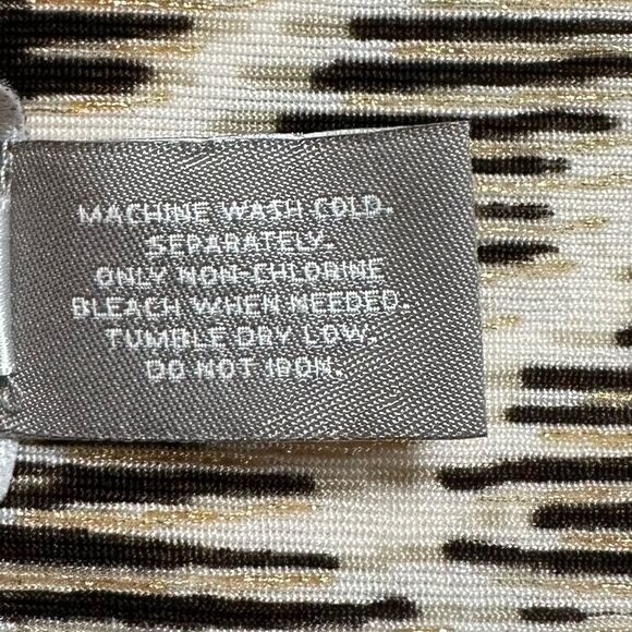 Chico’s Travelers Geometric Metallic Print Scoop Neck Short Sleeves Top - Picture 11 of 13